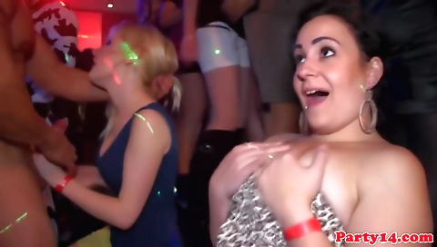 Brunette and blonde blonde and her boyfriend have fun