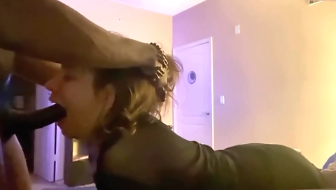 Brunette is deepthroatbing a big cock in amateur porn