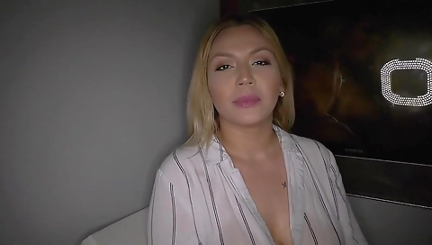 Latina with big booty swallows a big cock on a turntable