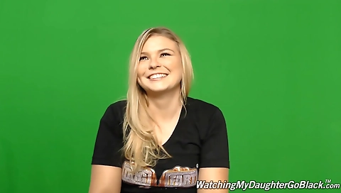 Blonde babe gets fucked in the middle of the outdoor