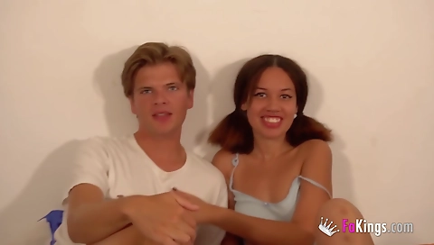 Teenie with a tattooed body gets off in amateur porn scene