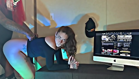 Big ass brunette amateur webcam video with a perfect body