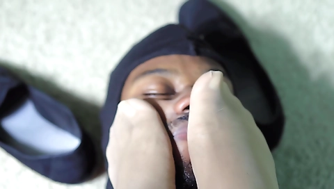 Hot girl in stockings gets a foot fetish porn clip