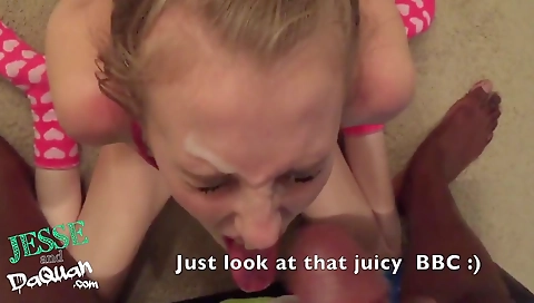 Big tits blonde babe gets her cunt fucked in her car