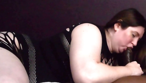 Amateur brunette gets her throat screwed for a deepthroat